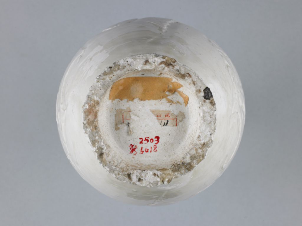 图片[2]-White-glazed carved flower mouth injection pot-China Archive